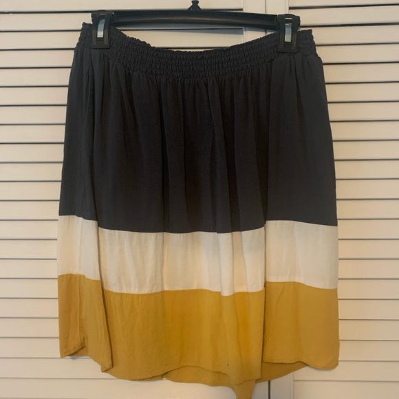 Color Block Skirt - Picture 2 of 3